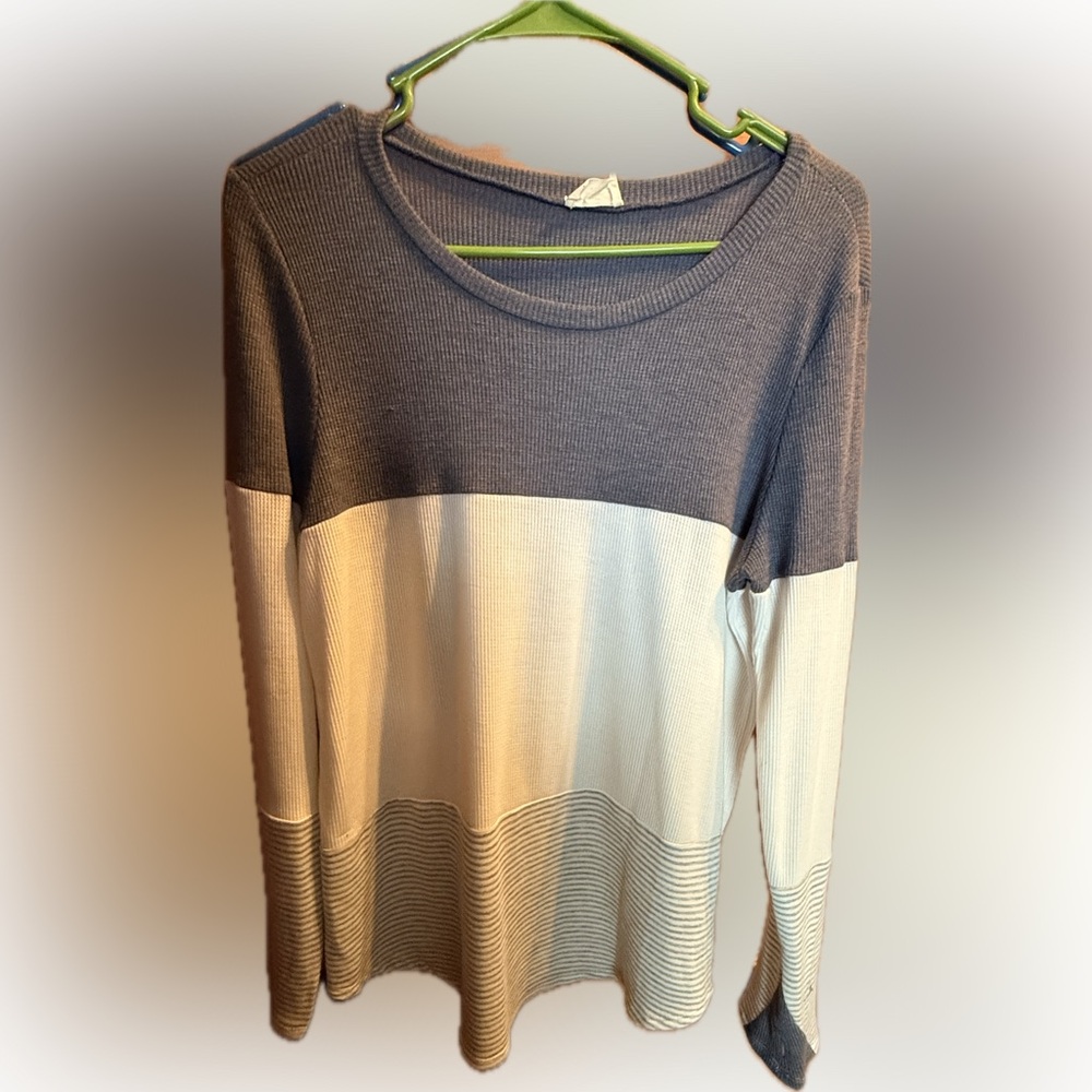 Women's Gray and Cream Colorblock long sleeve